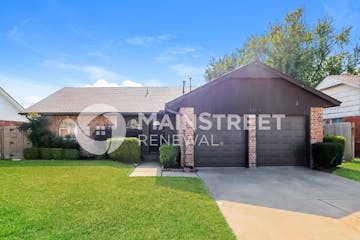 828 SE 9th St Moore, OK 73160